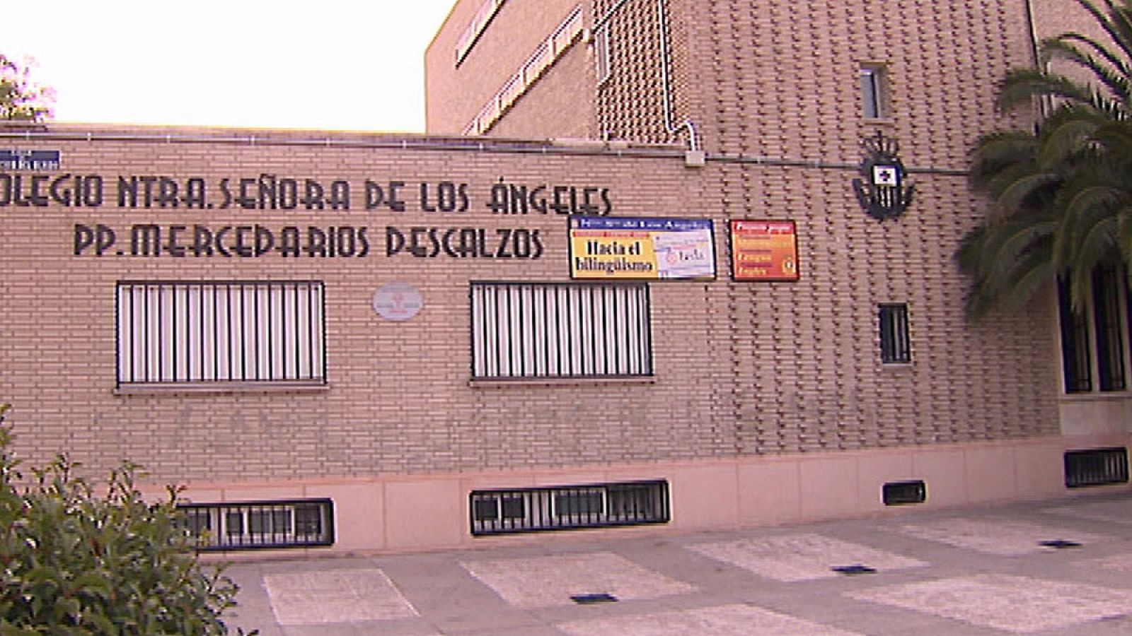 Fachada del colegio al que acudía el menor de 11 años que se suicidó en Leganés