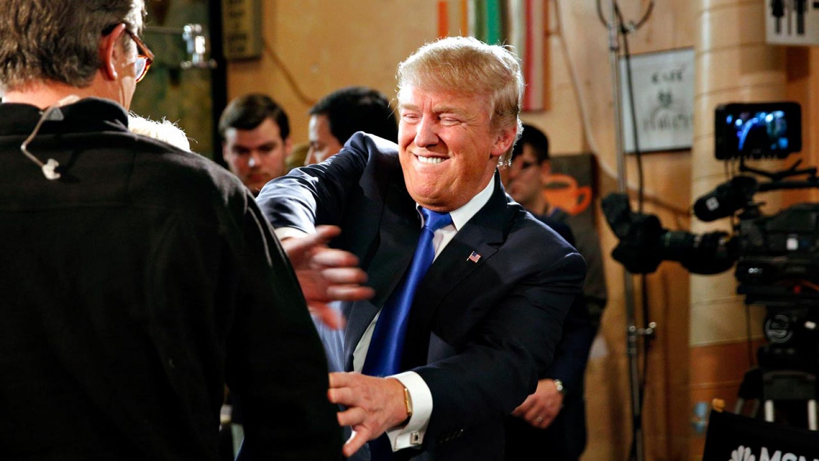 Donald Trump bromea con el presentador Joe Scarborough después de una entrevista en la MSNBC