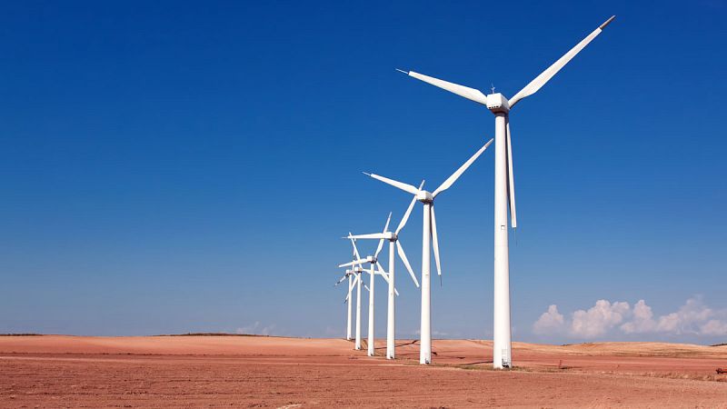 Una instalación de molinos eólicos