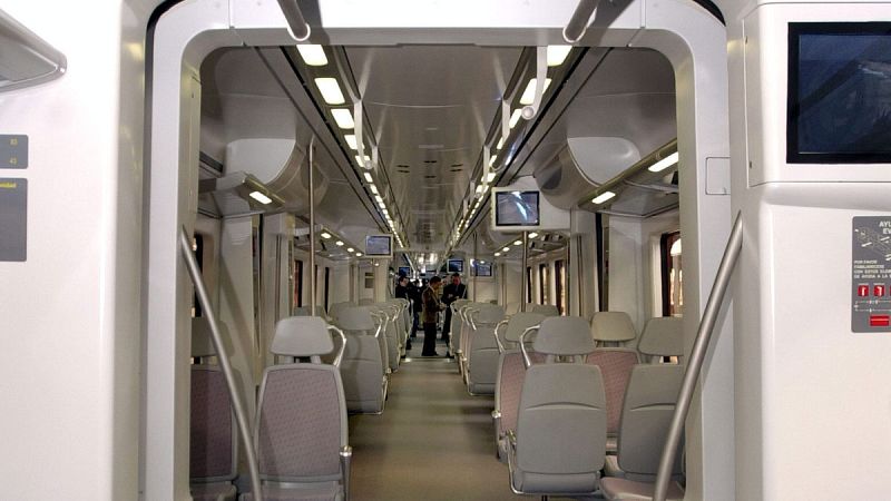 Interior de un tren de cercanías fabricado por CAF