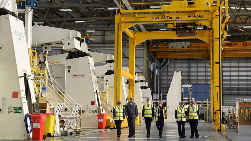 El ministro de Finanzas, George Osborne, visita la fábrica de Airbus en Filton, Bristol