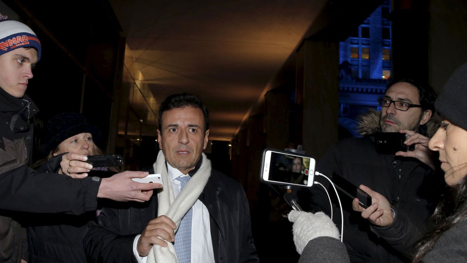 El vicejefe de Gabinete de Argentina, Mario Quintana, saliendo de una de la reuniones con los mediadores de EE.UU.
