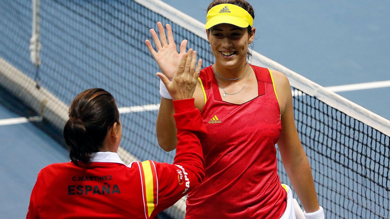 Garbiñe Muguruza y Conchita Martínez, en la eliminatoria contra Serbia.