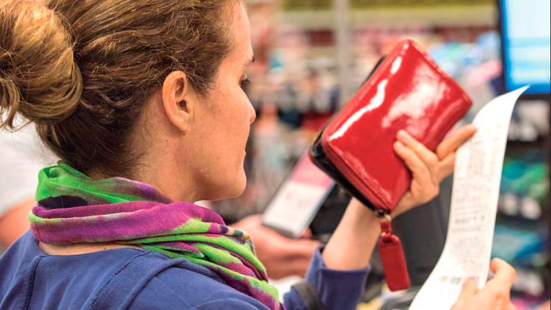 En los hogares atendidos por Cruz Roja, solo el 20% del gasto se dedica a la alimentación, de media