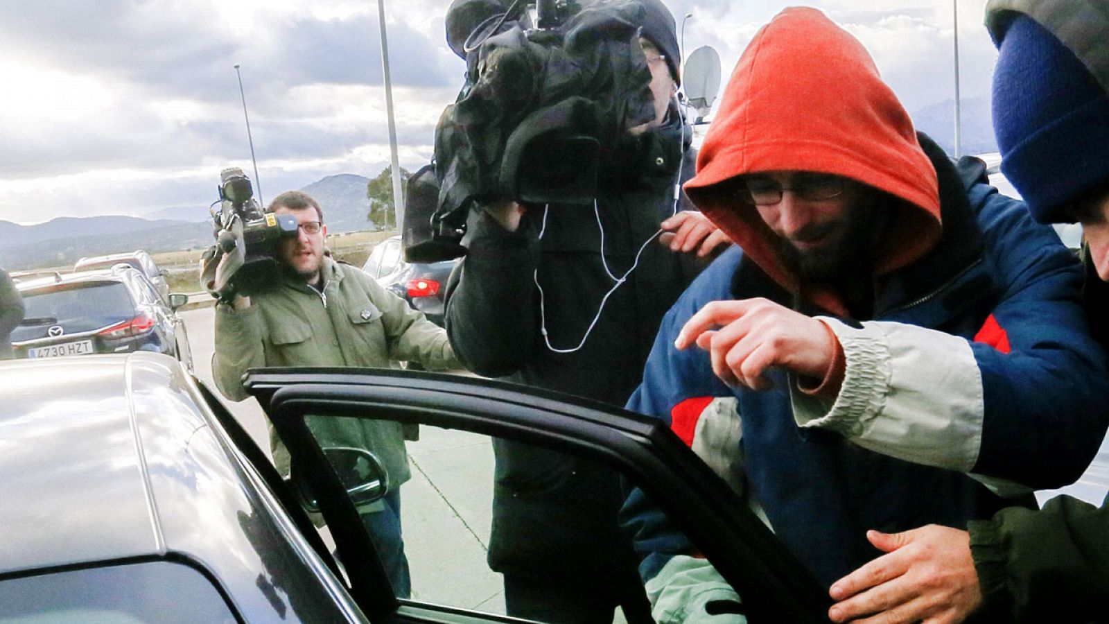 Rául García, uno de los titiriteros detenidos en Madrid, a su salida de prisión