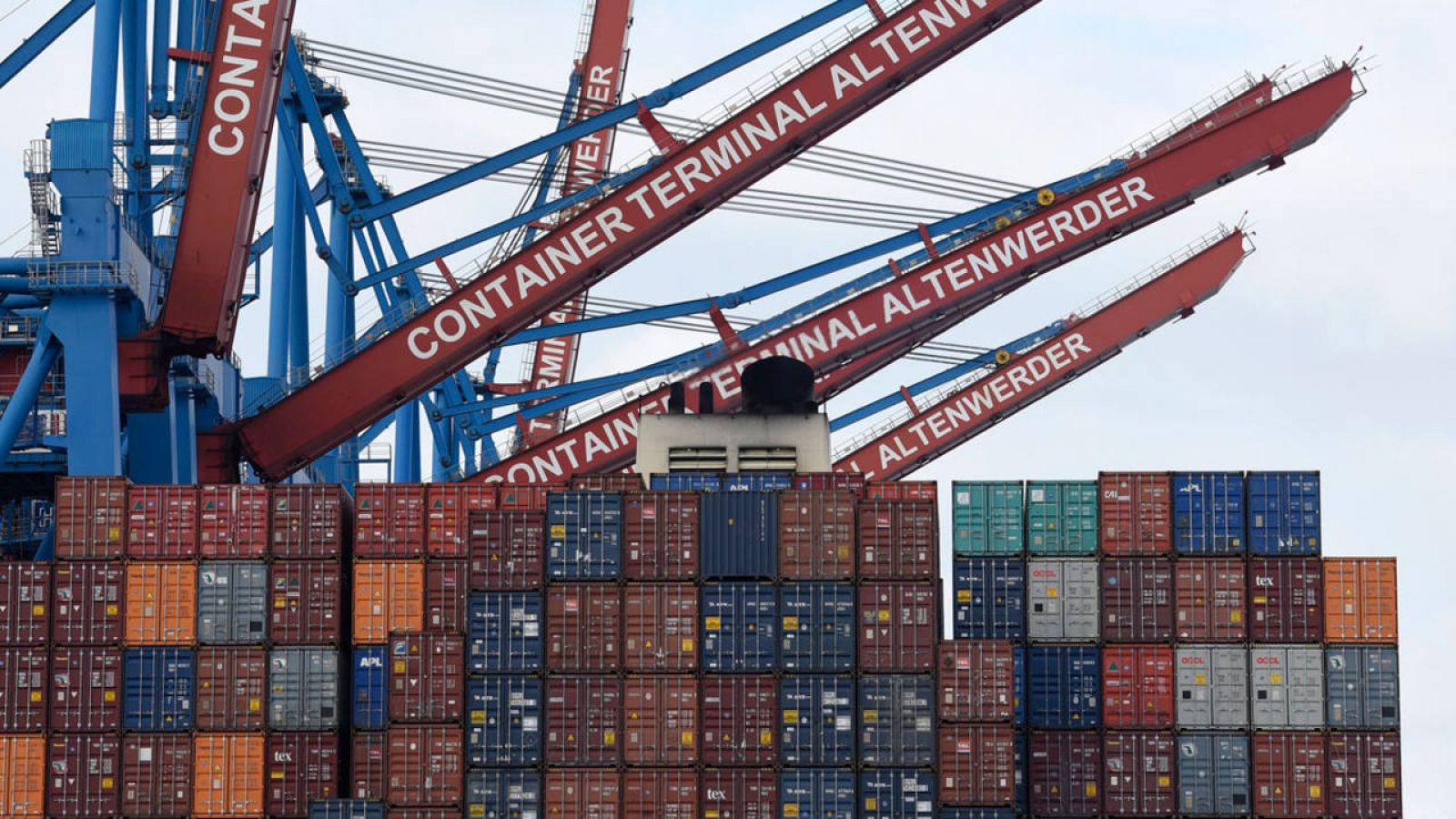 Contenedores en el puerto alemán de Hamburgo