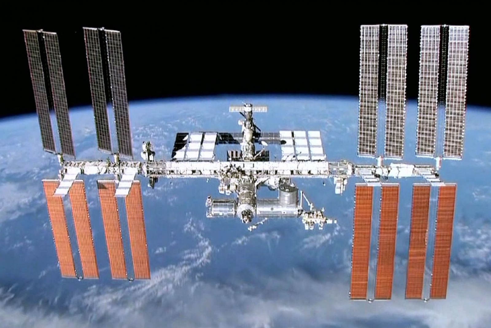 Paneles solares de la estación espacial internacional