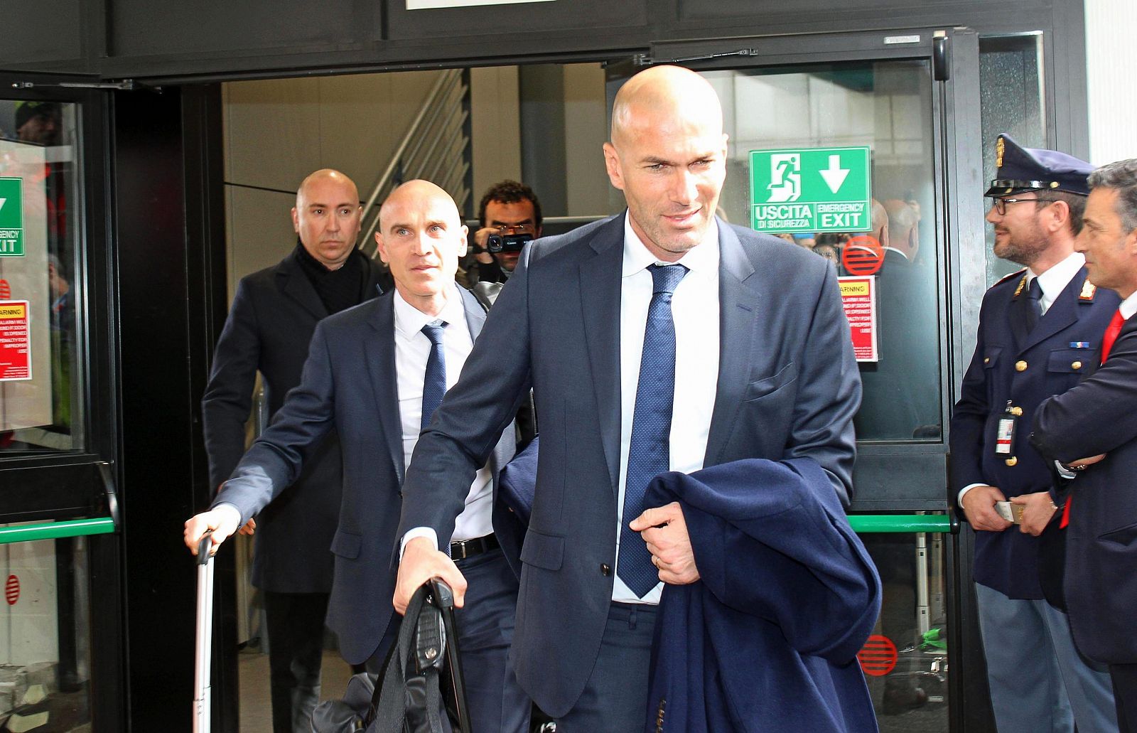 El entrenador del Real Madrid a su llegada al aeropuerto Fiumicino de Roma (Italia).