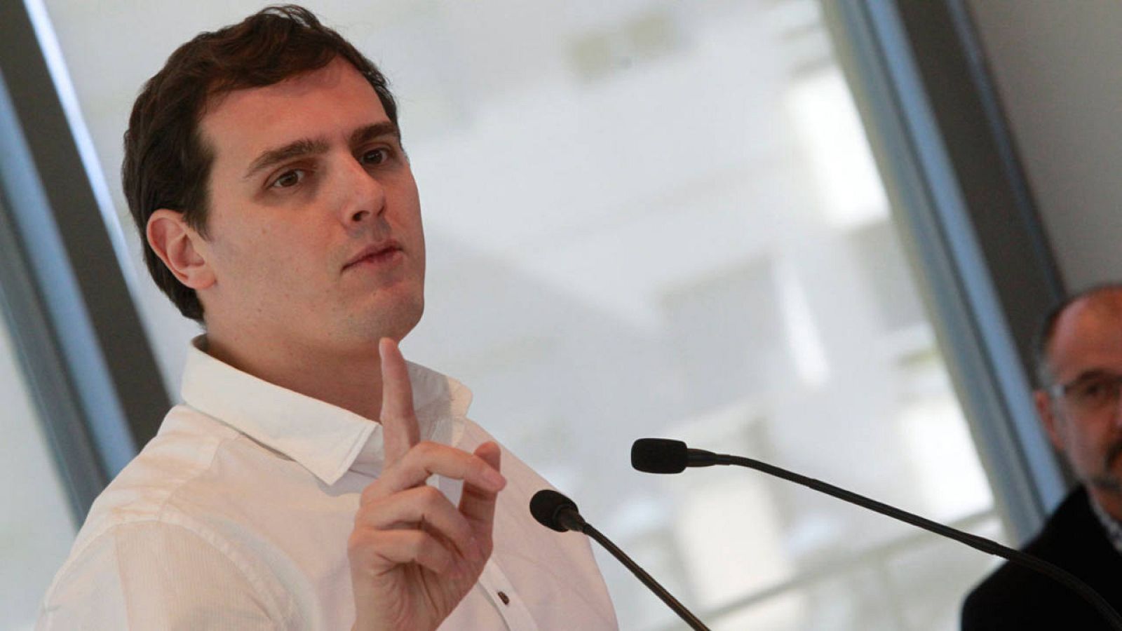 El líder de Ciudadanos Albert Rivera interviene en una reunión con sus portavoces en los parlamentos autonómicos 