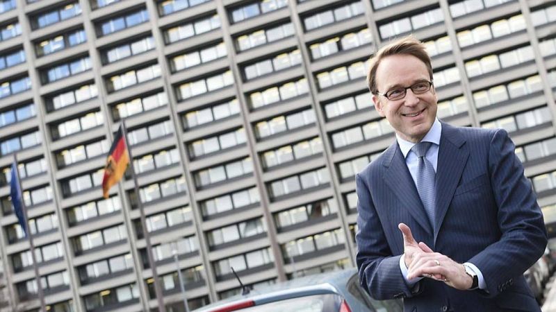 El presidente del banco central de Alemania, el Bundesbank, a su llegada a una rueda de prensa en Fráncfort