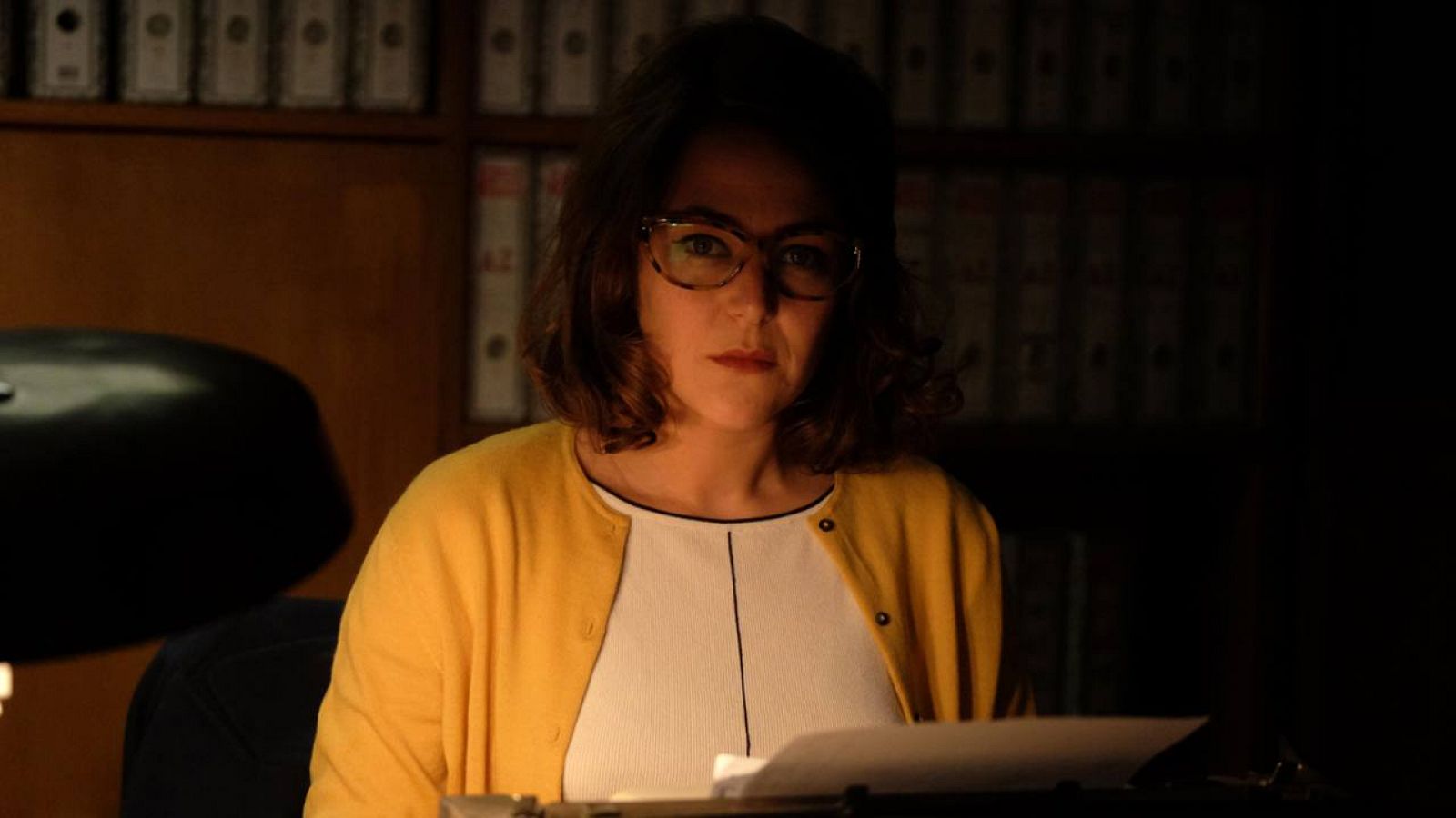 Paloma García es la secretaria y encargada del archivo
