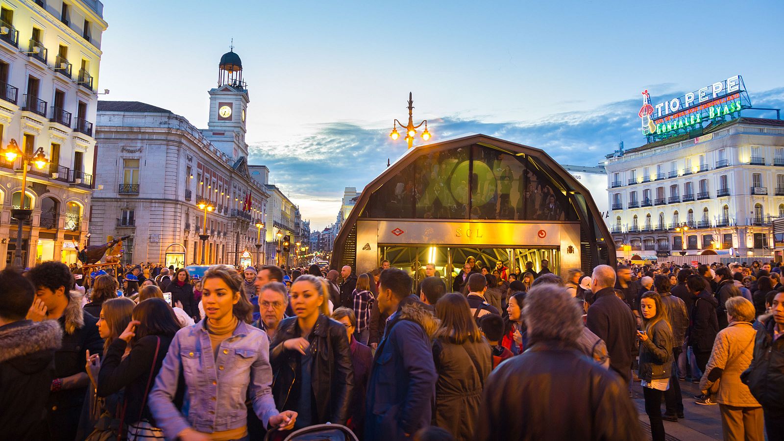 El 12,5% de los españoles se considera "completamente" feliz'