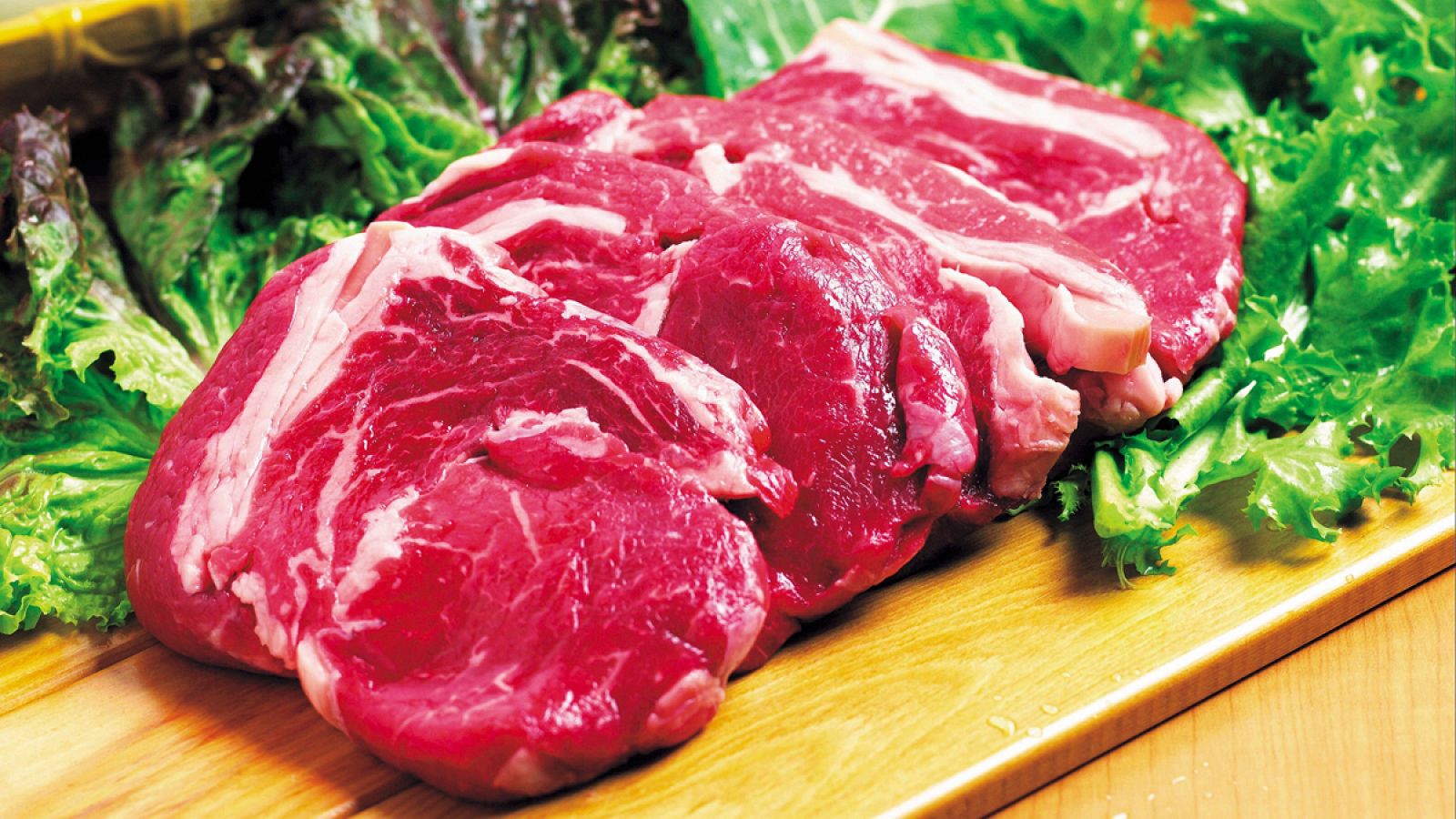 La carne roja podría causar lo que se conoce como "menarquia temprana".
