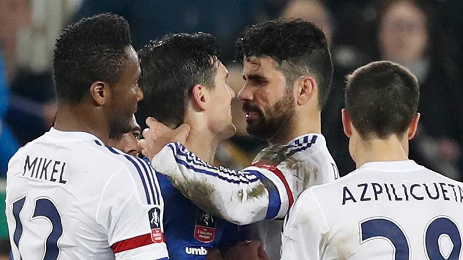 Costa es expulsado tras encararse con Gareth Barry en la FA Cup