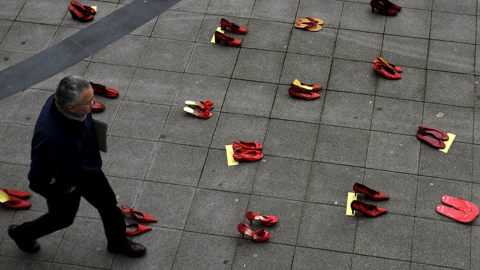 Performance de Amnistía Interncional en Gijón con motivo del Día Internacional de la Mujer