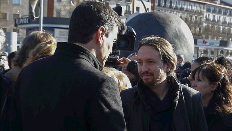 Pedro Sánchez y Pablo Iglesias se saludan en los actos de homenaje en el 12º aniversario de los atentados del 11M.