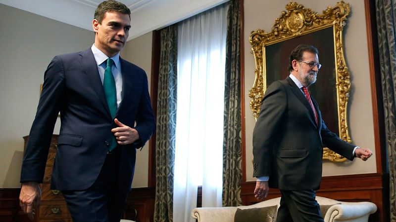 Mariano Rajoy y Pedro Sánchez, antes de la reunión entre ambos en el Congreso el 12 de febrero