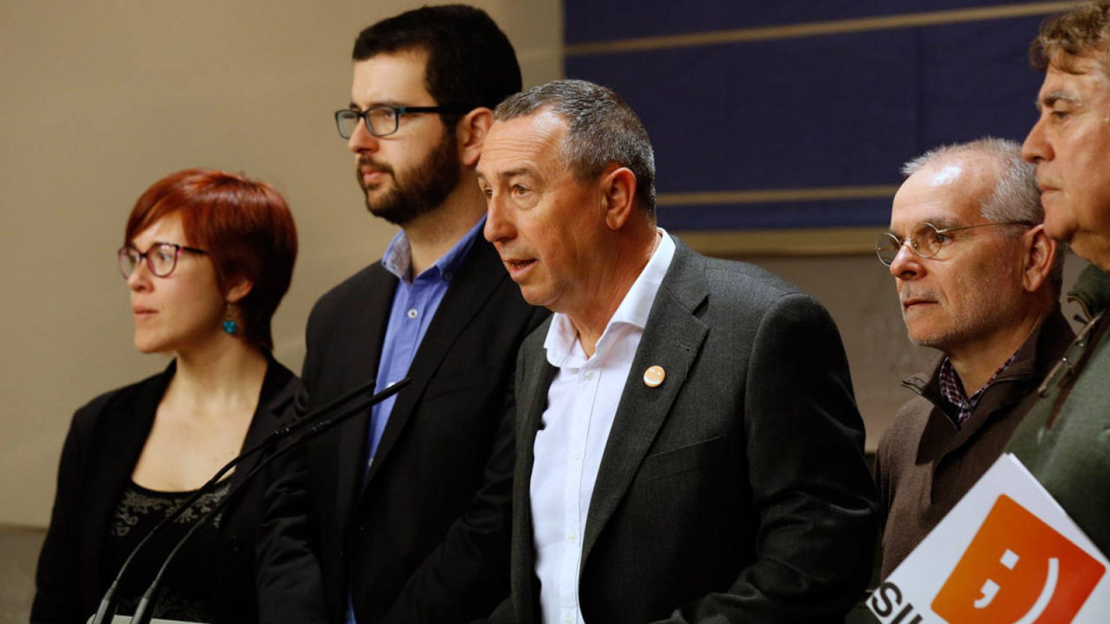 El portavoz de Compromís, Joan Baldoví, durante la rueda de prensa tras la reunión con los equipos negociadores del PSOE y Ciudadanos.