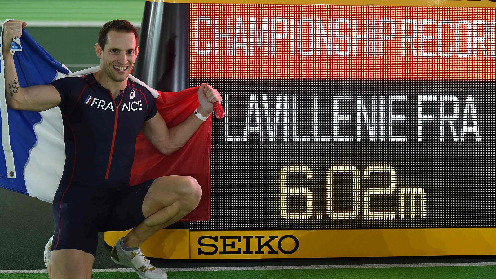 Renaud Lavillenie, tras proclamarse campeón del mundo en pista cubierta