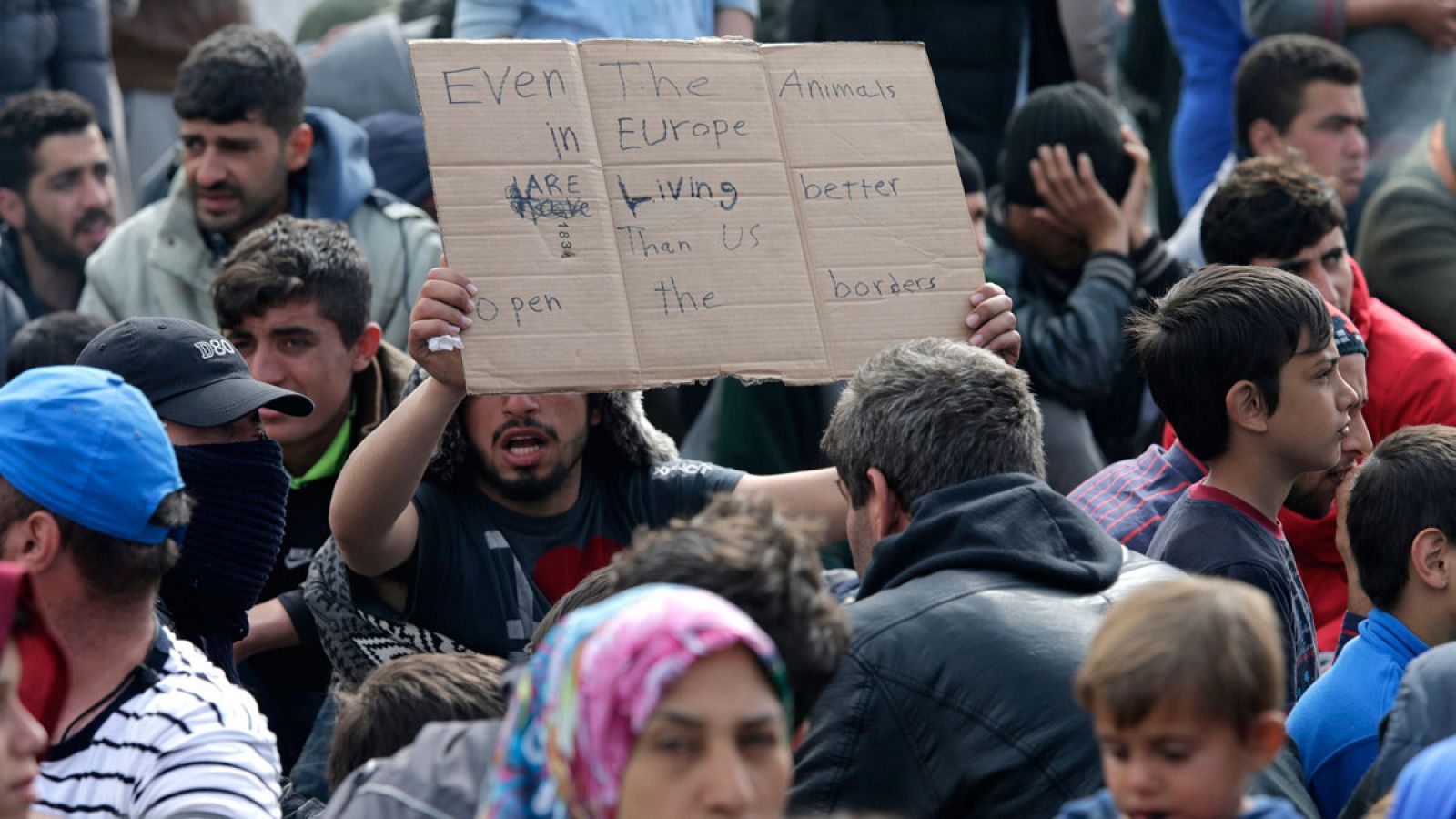 Refugiados en la frontera griego-macedonia cerca de la localidad helena de Idomeni.