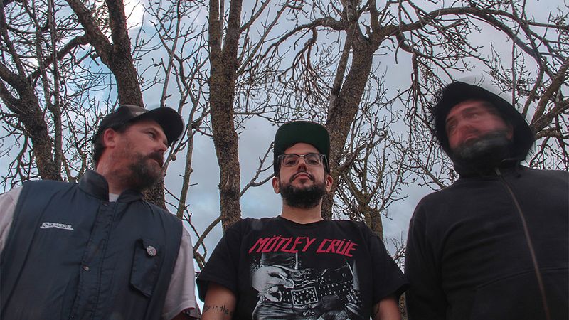 El Lobo En Tu Puerta