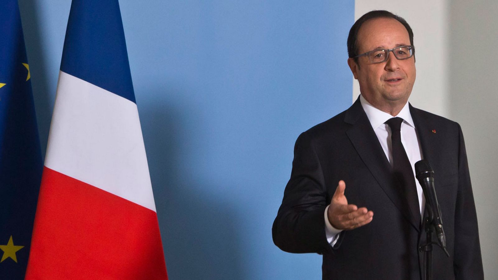 El presidente francés, François Hollande, se compromete a investigar a fondo los papeles
