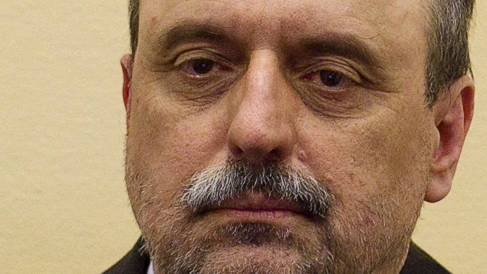 Imagen de archivo de exgenearl serbocroata Goran Hadzic en el inicio de su proceso judicial