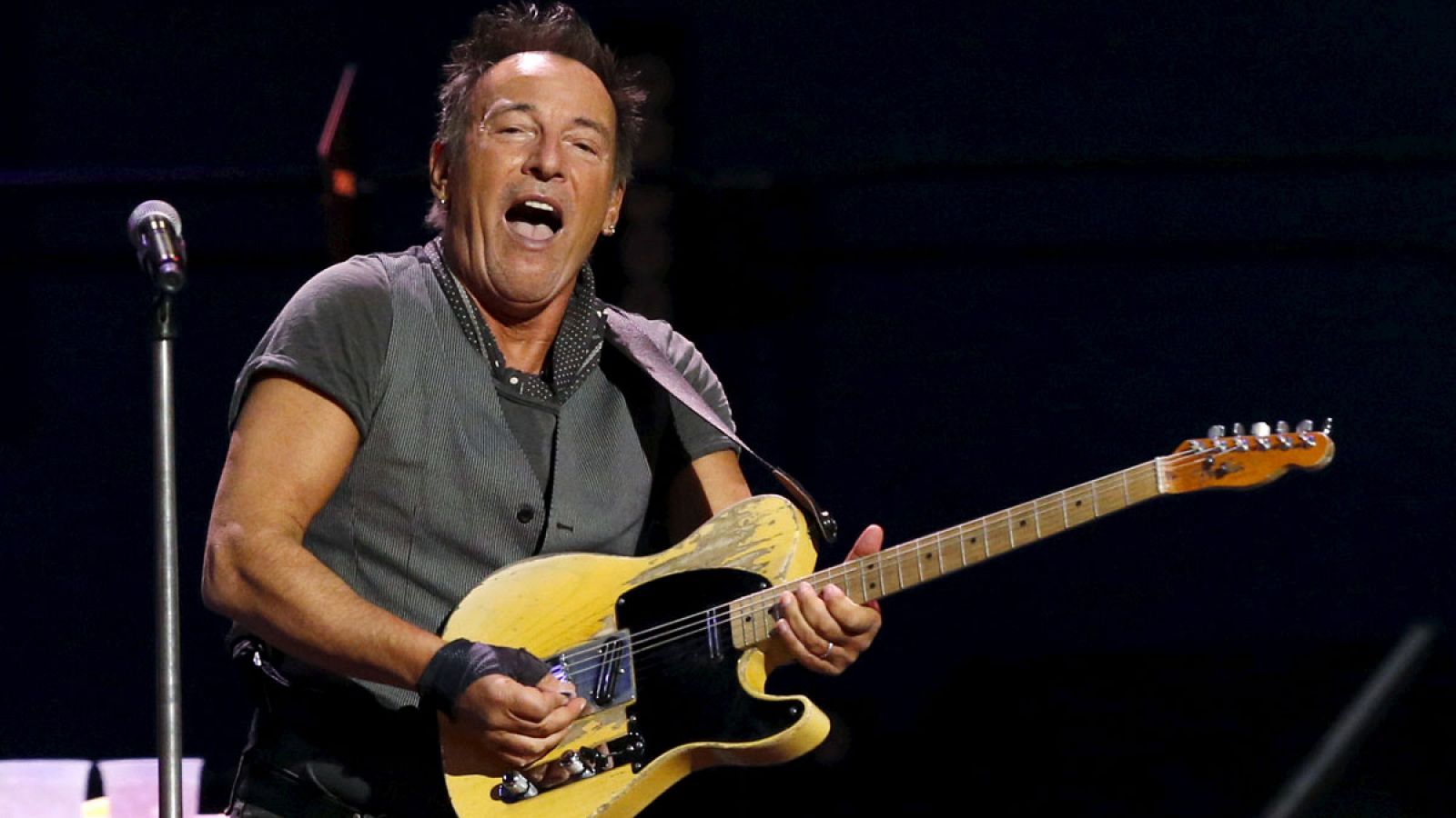 Bruce Springsteen durante su actuación en el LA Memorial Sports Arena de Los Angeles, California, el pasado 17 de marzo.