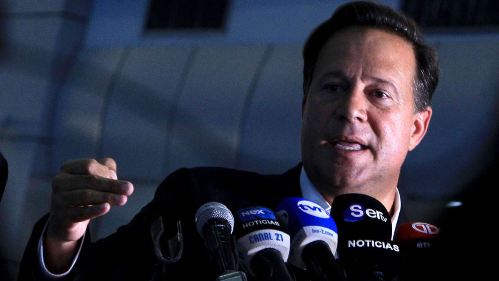 El presidente de Panamá, Juan Carlos Varela, durante la rueda de prensa de este viernes, 8 de abril.  
