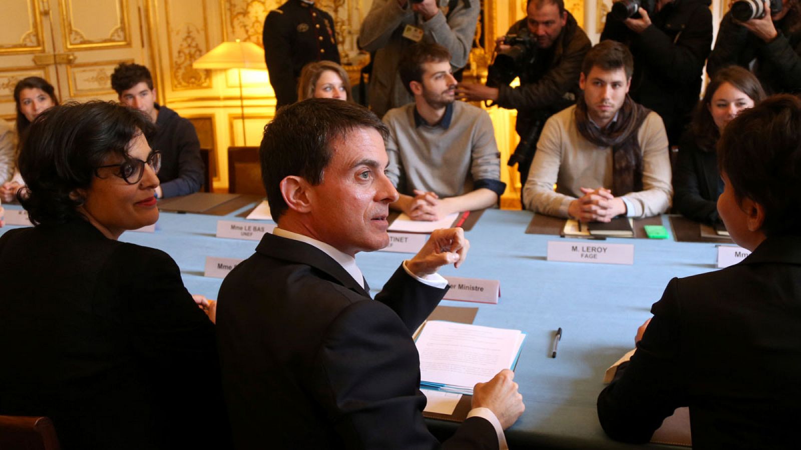 Reunión de Valls con los líderes estudiantiles en Matignon