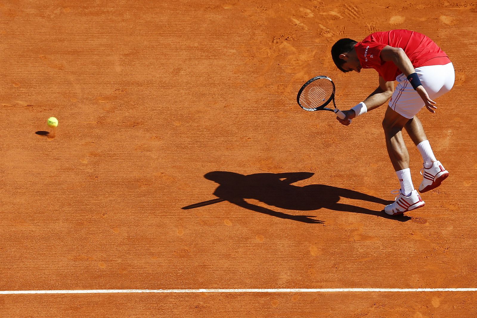 Djokovic reacciona tras perder un punto ante Vesely.