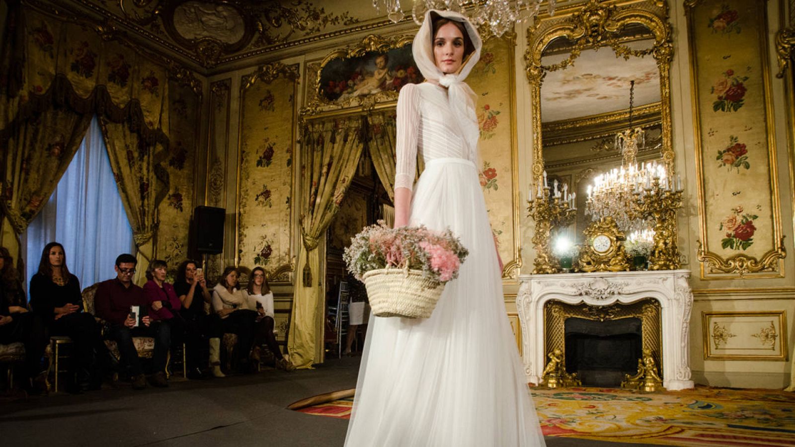 Una de las modelos de Santos Costura. 