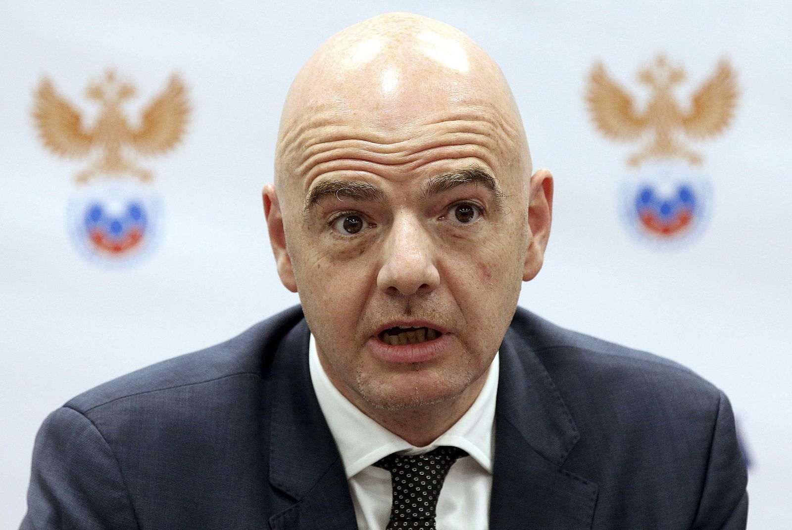 El presidente de la FIFA, Gianni Infantino, ofrece una rueda de prensa en Moscú.