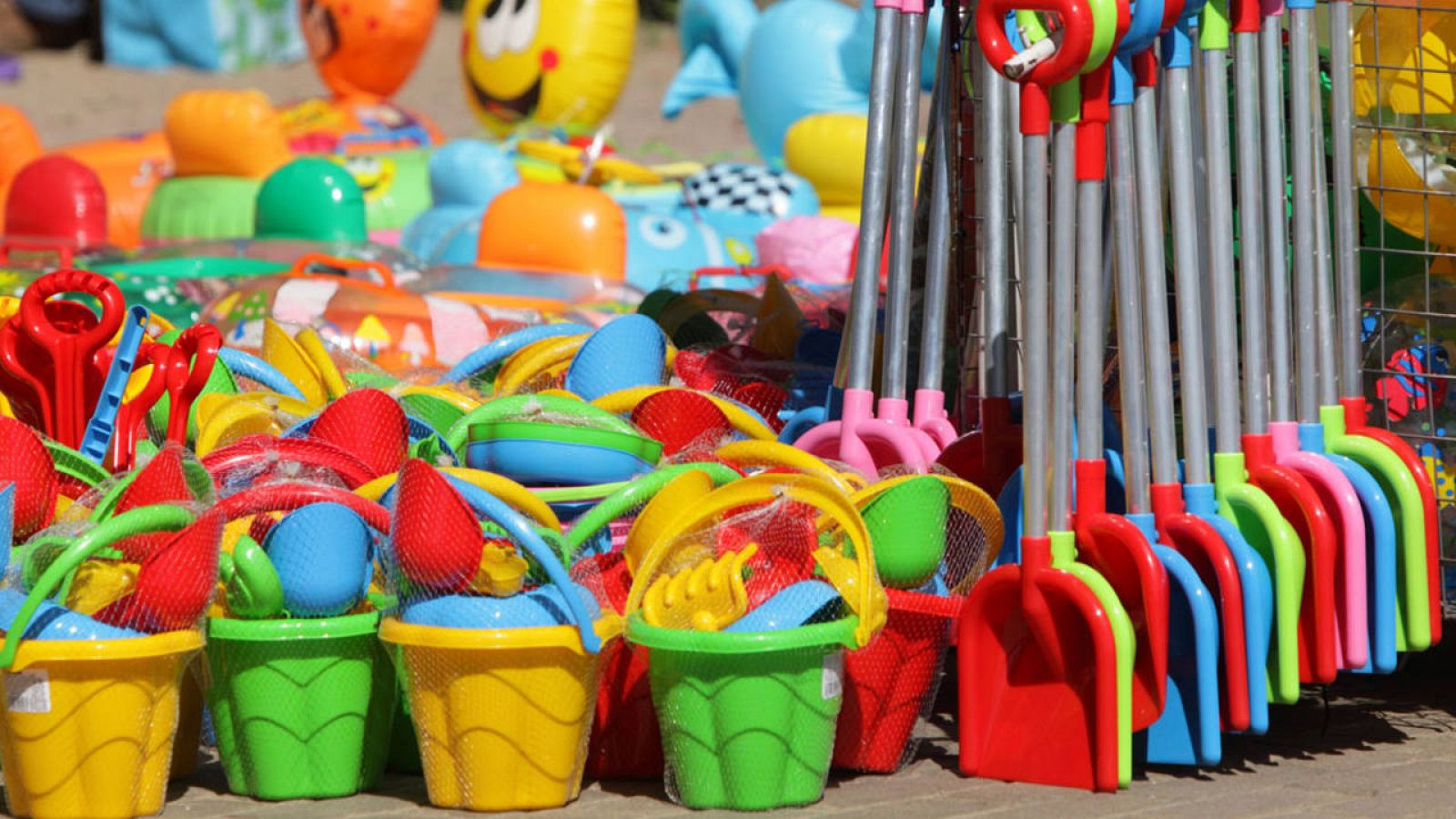 La UE detectó más de 2.000 productos peligrosos en 2015, a la cabeza  juguetes y moda - RTVE.es