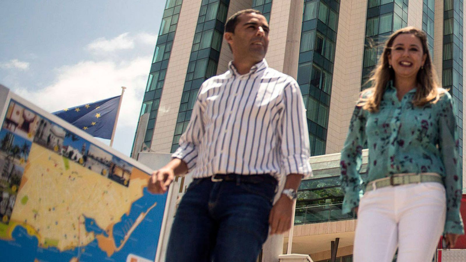 El alcalde de Arrecife, José Montelongo, junto a la secretaria general del PSOE en la isla, Mª Dolores Corujo, en mayo de 2015.