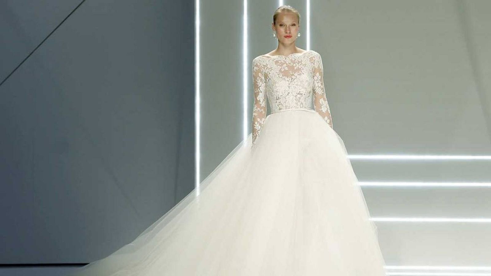 El estilo princesa vuelve a la pasarela de la mano de Rosa Clará. 