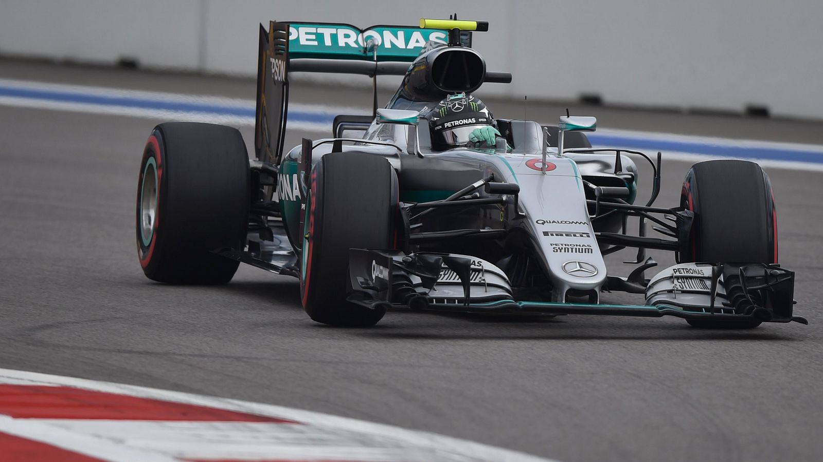 Rosberg logra la pole en Sochi