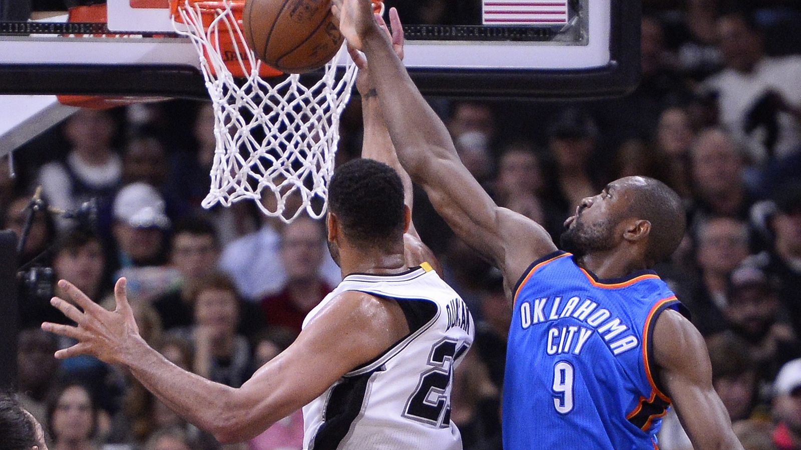 Ibaka, en el segundo partido de semifinales contra los Spurs.