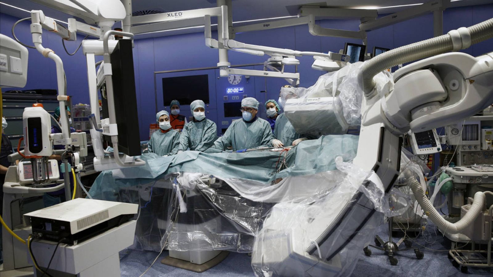 El tratamiento consiste en la colocación de la membrana en el lecho quirúrgico después de la extracción del tumor