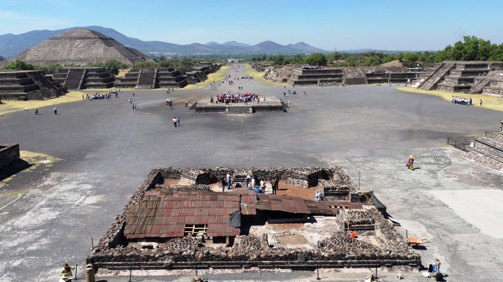 Teotihuacan fue una ciudad sagrada que perduró del siglo II a.C. al VII d.C en el centro de México.