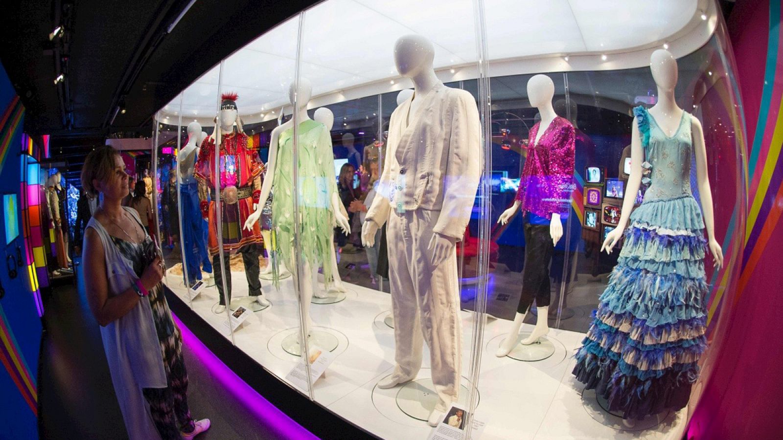 Los trajes icónicos de Eurovisión se exponen en Estocolmo.