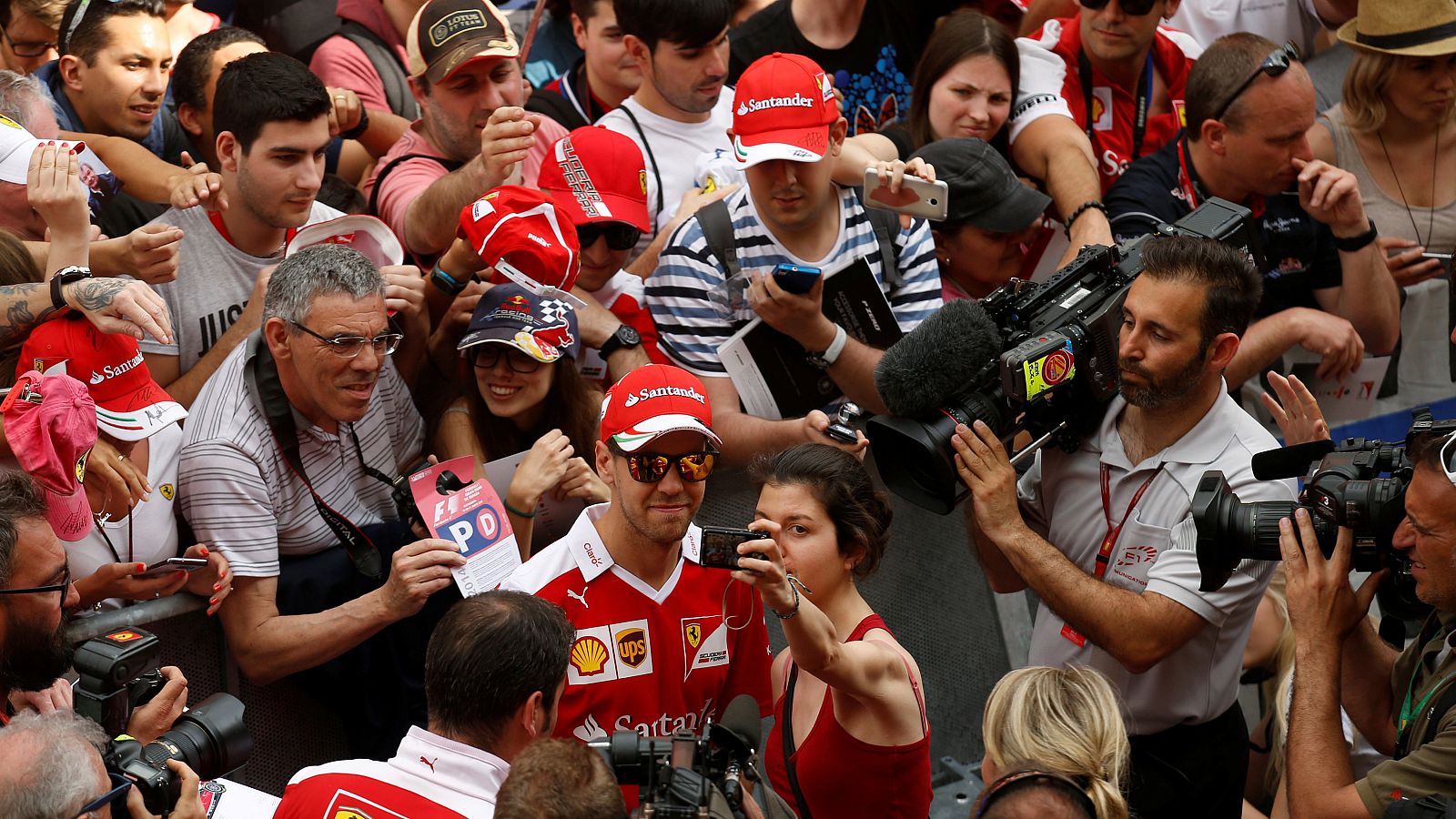 Vettel lidera los primeros entrenamientos libres en Montmeló