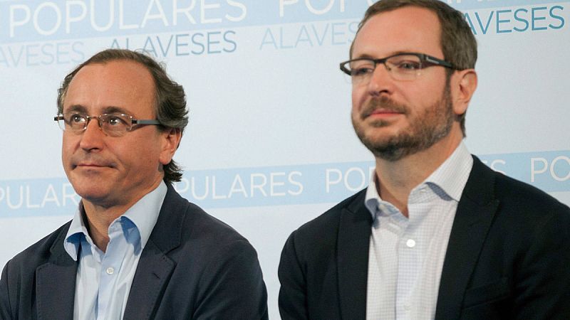 El ministro de Sanidad en funciones, Alfonso Alonso, y el vicesecretario Sectorial del PP, Javier Maroto (archivo)