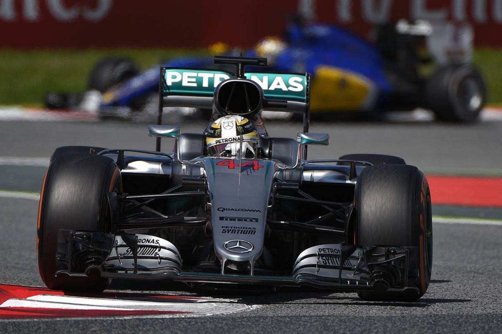 El piloto británico ha sido el más rápido de la jornada de clasificación oficial.