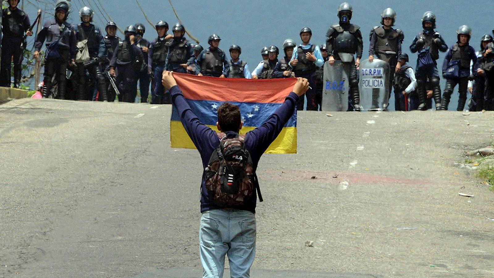 Opositores al gobierno de Nicolás Maduro durante una manifestación en San Cristóbal, Venezuela. AFP PHOTO / George Castellanos