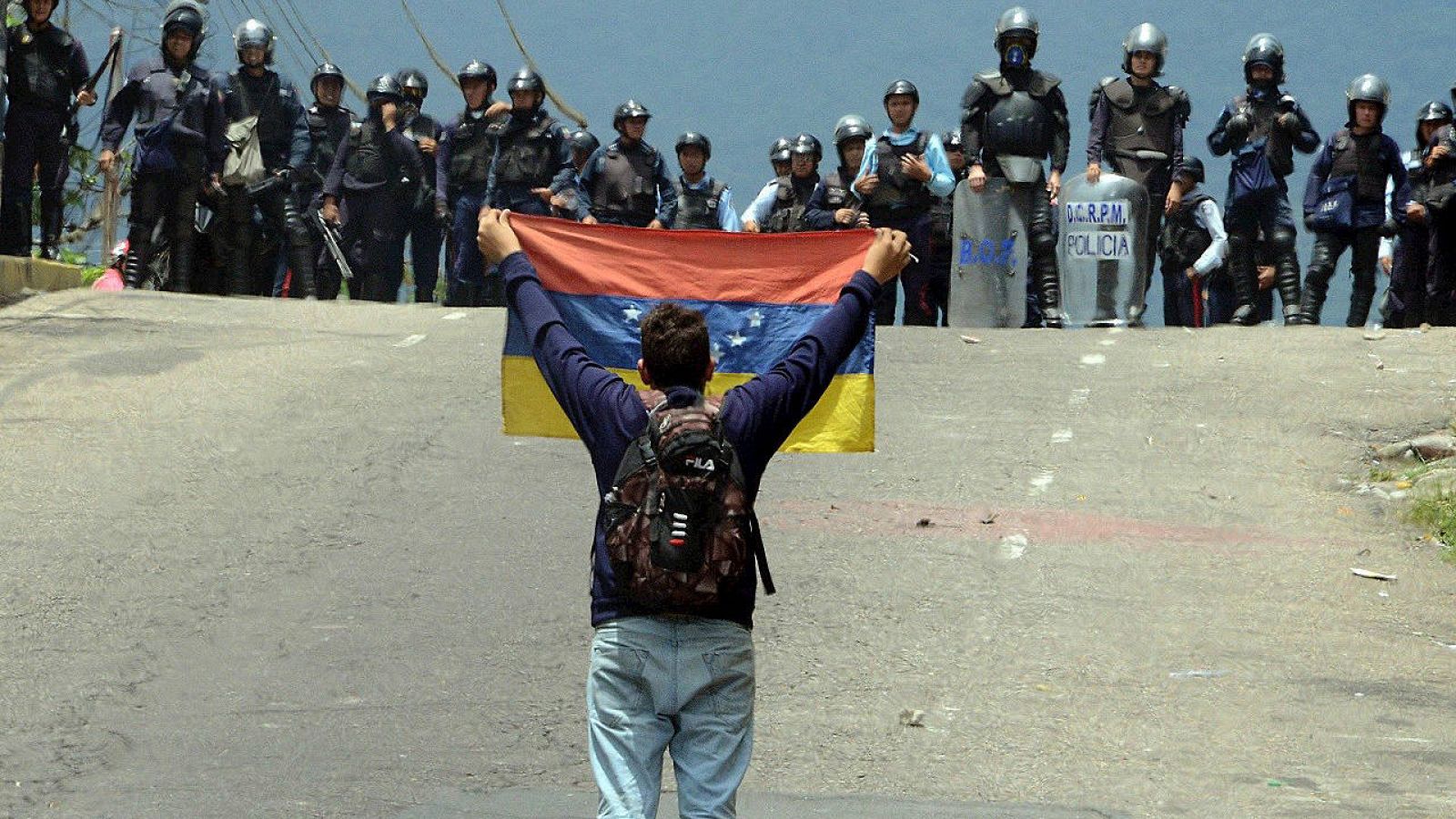Opositores al gobierno de Nicolás Maduro durante una manifestación en San Cristóbal, Venezuela. AFP PHOTO / George Castellanos 