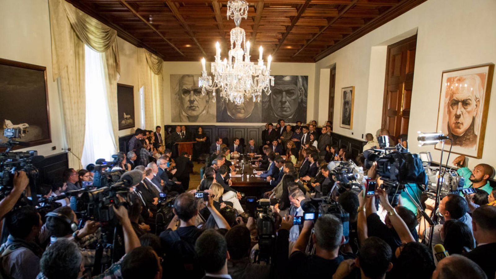 Sesión especial de la Comisión de Política Interior de la Asamblea Nacional venezolana, con Albert Rivera como invitado.