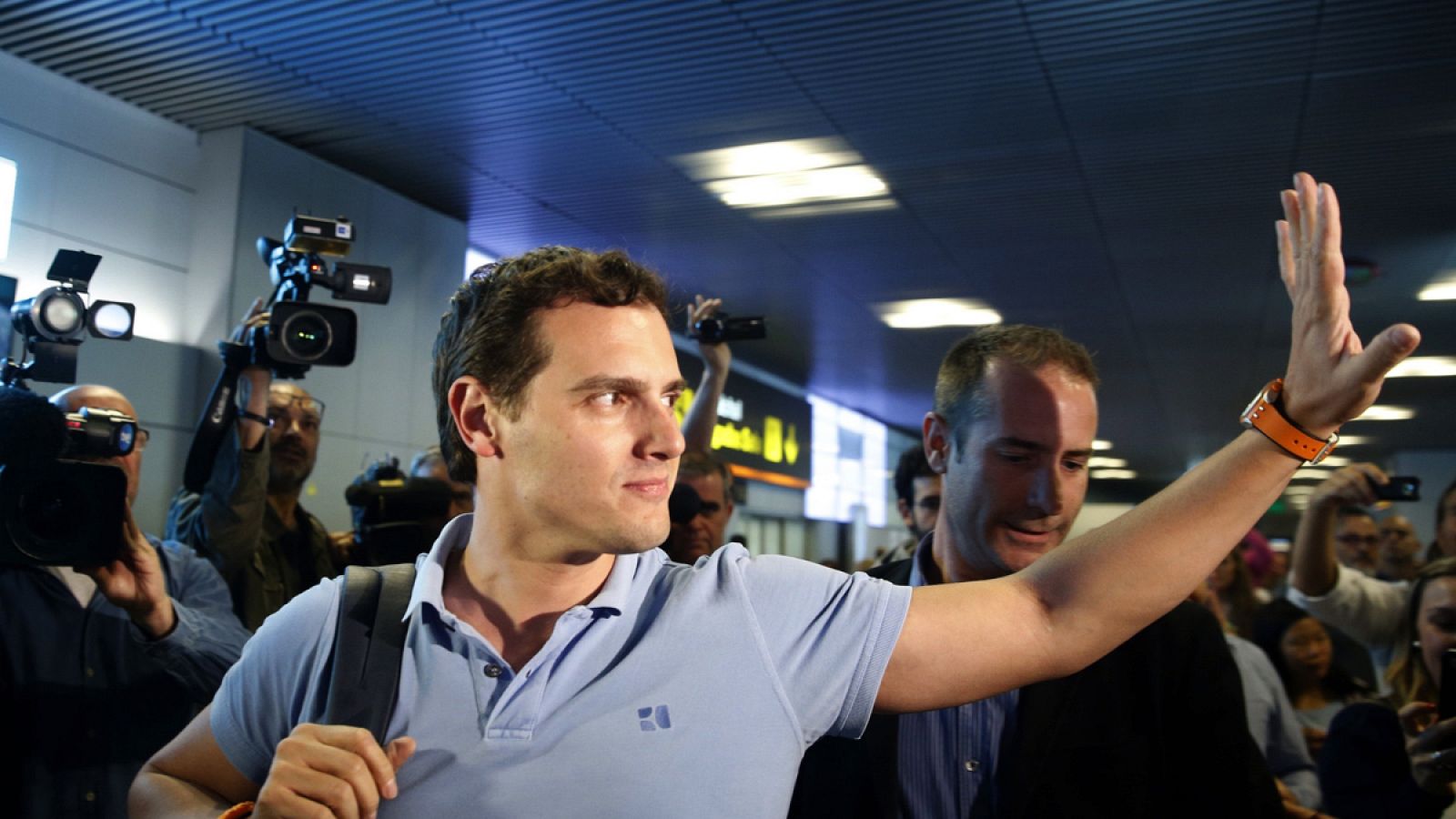 Albert Rivera, a su llegada en el aeropuerto de Madrid, tras tres días en Venezuela