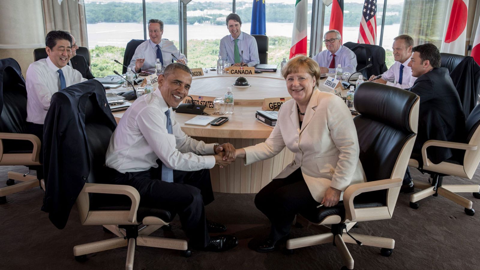 Angela Merkel saluda a Barack Obama durante la reunión de los líderes del G7 en Ise-Shima (Japón).