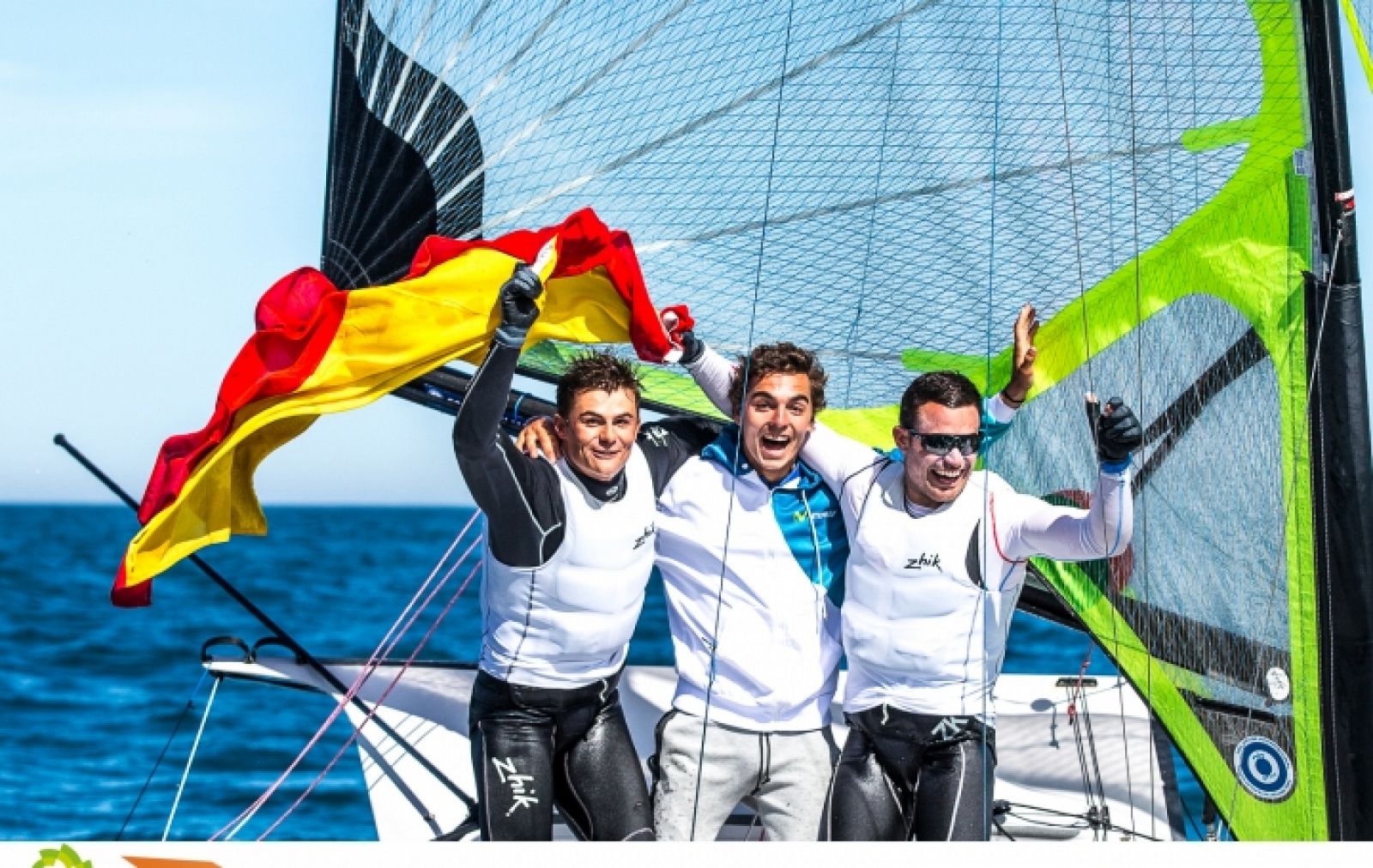 Diego Botín, Jordi Xammar y Iago López celebrando el título continental.